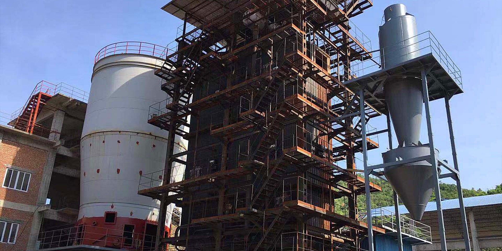 進取、求實(shí)、嚴謹、團結