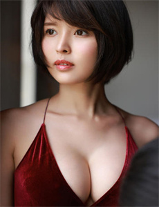 《巨大女英雄-失事客机三名飞行员具体职务公布》