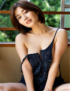 《大胸美女被吊起来解开胸罩-快播看黄》