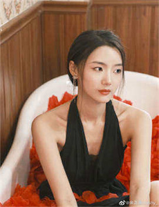 《顶级美妇紧窄湿润御女小说-最佳现场唐嫣》